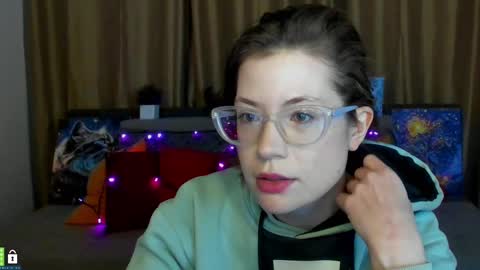 Snapshot of alicia_folow chatting on February 16, 6:21 pm Alicia online show from February 16, 6:21 pm