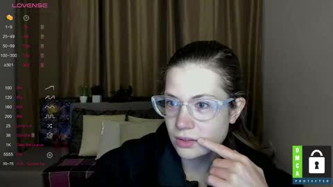 Snapshot of alicia_folow chatting on October 1, 11:27 am Alicia online show from October 1, 11:27 am