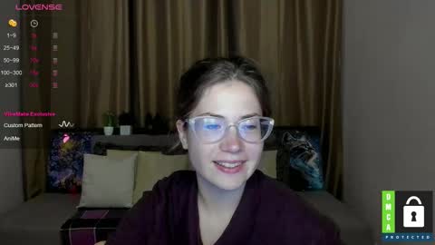 Snapshot of alicia_folow chatting on October 4, 5:22 pm Alicia online show from October 4, 5:22 pm