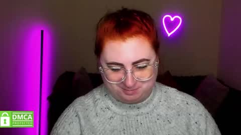 Snapshot of alicia_side_red chatting on September 27, 5:45 am Alicia online show from September 27, 5:45 am