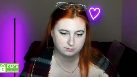 Snapshot of alicia_side_red chatting on October 3, 5:59 am Alicia online show from October 3, 5:59 am