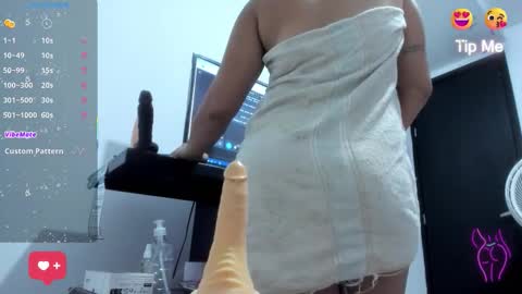 Snapshot of alicia_whittee chatting on September 13, 10:04 am alicia_whittee online show from September 13, 10:04 am