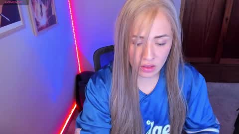 Jennyfer online show from December 18, 6:46 pm