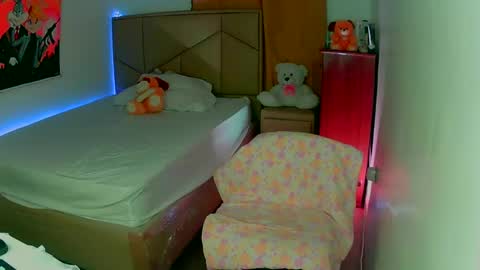 Snapshot of aliciabiden chatting on December 10, 6:22 am aliciabiden online show from December 10, 6:22 am