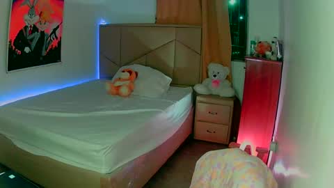 Snapshot of aliciabiden chatting on December 11, 5:32 am aliciabiden online show from December 11, 5:32 am