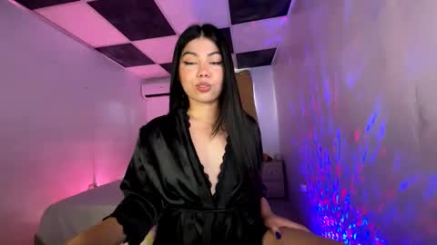 Snapshot of aliciabiden chatting on March 7, 12:23 pm aliciabiden online show from March 7, 12:23 pm