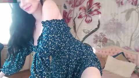 Snapshot of aliciabow chatting on September 25, 1:04 pm Veronica online show from September 25, 1:04 pm