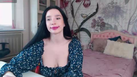 Snapshot of aliciabow chatting on October 22, 12:05 pm Veronica online show from October 22, 12:05 pm