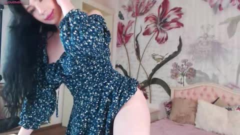 Snapshot of aliciabow chatting on October 27, 1:59 pm Veronica online show from October 27, 1:59 pm