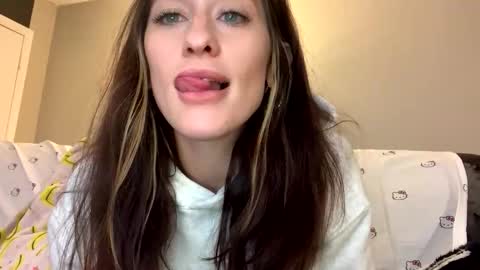 Snapshot of aliciacolette123 chatting on November 25, 5:57 pm teacherspet69 online show from November 25, 5:57 pm