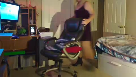 Snapshot of aliciadehart181 chatting on October 12, 1:37 am Alicia deHart Help me reach 1000 Followers. Its FREE online show from October 12, 1:37 am