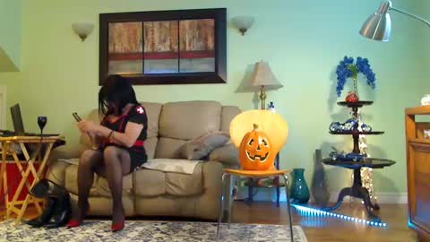 Snapshot of aliciadehart181 chatting on October 12, 7:57 pm Alicia deHart Help me reach 1000 Followers. Its FREE online show from October 12, 7:57 pm