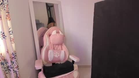 CINNAMON GIRL online show from December 2, 8:11 pm