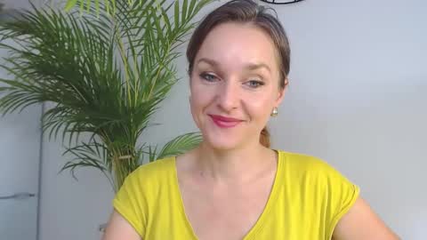 Snapshot of alicialux chatting on December 2, 11:01 am Alicia online show from December 2, 11:01 am