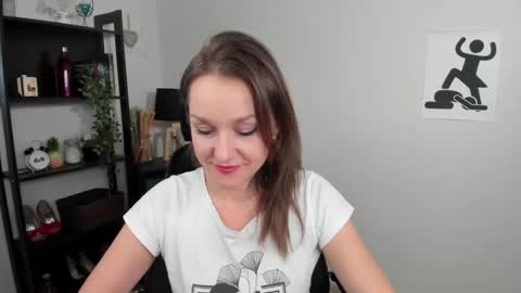 Snapshot of alicialux chatting on December 18, 3:00 pm Alicia online show from December 18, 3:00 pm