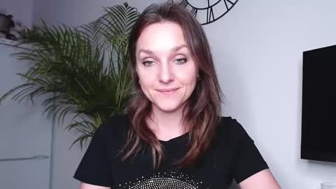 Snapshot of alicialux chatting on February 18, 5:21 pm Alicia online show from February 18, 5:21 pm