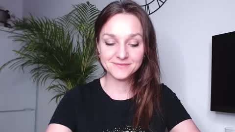 Snapshot of alicialux chatting on February 18, 8:25 pm Alicia online show from February 18, 8:25 pm