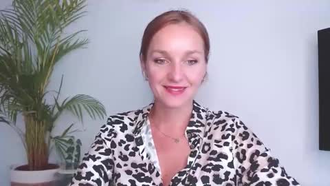 Snapshot of alicialux chatting on September 12, 5:51 am Alicia online show from September 12, 5:51 am