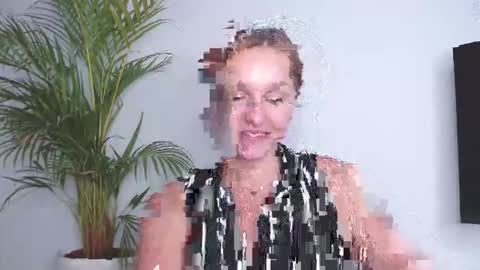 Snapshot of alicialux chatting on October 16, 1:23 pm Alicia online show from October 16, 1:23 pm