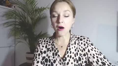 Snapshot of alicialux chatting on December 4, 7:17 am Alicia online show from December 4, 7:17 am