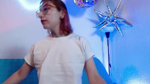 Snapshot of aliciawithe chatting on November 8, 11:43 am Alicia online show from November 8, 11:43 am