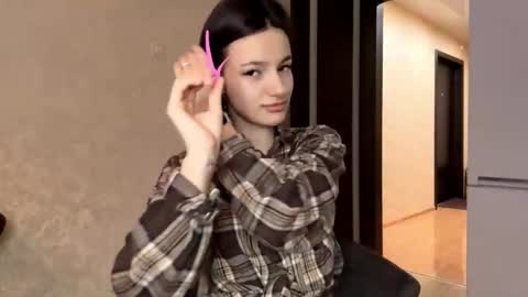 Niki online show from February 13, 1:51 pm