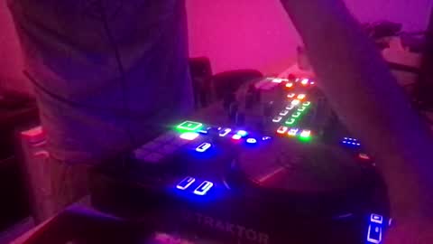 Snapshot of alien8720 chatting on December 4, 6:17 pm busco rockera online show from December 4, 6:17 pm