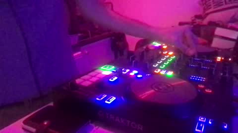 Snapshot of alien8720 chatting on December 4, 9:24 pm busco rockera online show from December 4, 9:24 pm