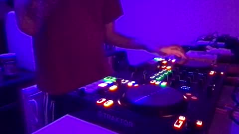 Snapshot of alien8720 chatting on February 7, 8:42 pm busco rockera online show from February 7, 8:42 pm