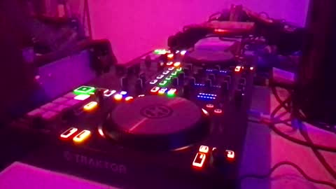 Snapshot of alien8720 chatting on February 9, 12:49 am busco rockera online show from February 9, 12:49 am