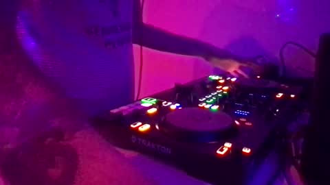 Snapshot of alien8720 chatting on February 15, 6:55 pm busco rockera online show from February 15, 6:55 pm