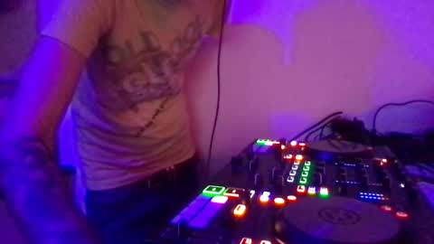 Snapshot of alien8720 chatting on February 25, 8:30 pm busco rockera online show from February 25, 8:30 pm