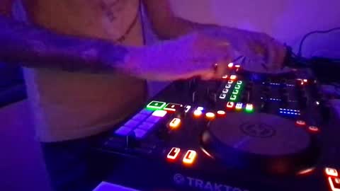 Snapshot of alien8720 chatting on February 26, 11:59 pm busco rockera online show from February 26, 11:59 pm