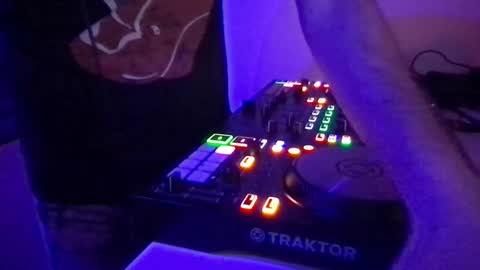 Snapshot of alien8720 chatting on March 2, 7:23 pm busco rockera online show from March 2, 7:23 pm