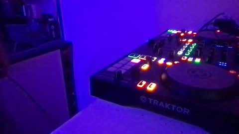 Snapshot of alien8720 chatting on March 3, 12:04 am busco rockera online show from March 3, 12:04 am