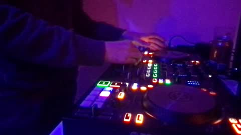 Snapshot of alien8720 chatting on March 5, 12:27 am busco rockera online show from March 5, 12:27 am