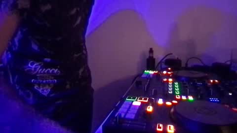 Snapshot of alien8720 chatting on March 6, 9:53 pm busco rockera online show from March 6, 9:53 pm