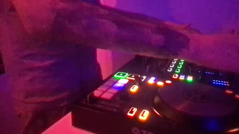 Snapshot of alien8720 chatting on March 11, 12:00 am busco rockera online show from March 11, 12:00 am