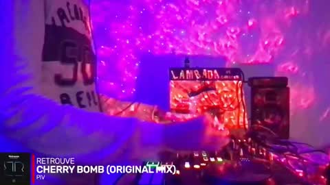 Snapshot of alien8720 chatting on September 11, 5:13 pm busco rockera online show from September 11, 5:13 pm