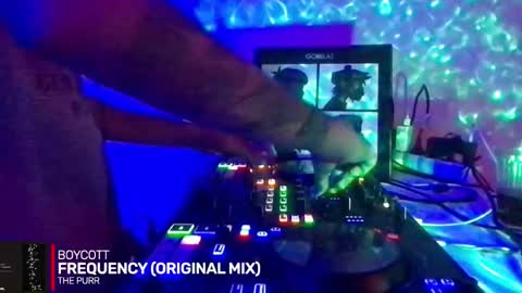 Snapshot of alien8720 chatting on October 27, 6:45 pm busco rockera online show from October 27, 6:45 pm