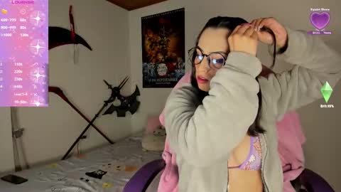 Snapshot of alien_universe chatting on November 1, 10:23 pm Aiko Independent Model online show from November 1, 10:23 pm