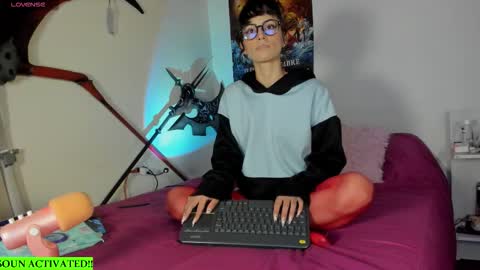 Snapshot of alien_universe chatting on November 6, 9:05 pm Aiko Independent Model online show from November 6, 9:05 pm