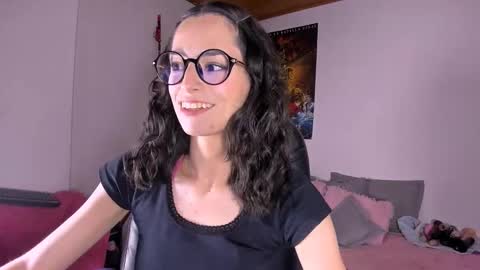 Snapshot of alien_universe chatting on December 15, 10:58 pm Aiko Independent Model online show from December 15, 10:58 pm