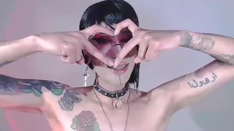 Snapshot of alienexxx chatting on December 30, 8:43 am online show from December 30, 8:43 am