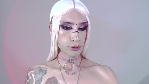 Snapshot of alienexxx chatting on January 24, 6:35 am online show from January 24, 6:35 am