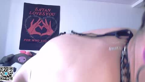 Snapshot of alienexxx chatting on September 16, 8:21 pm online show from September 16, 8:21 pm