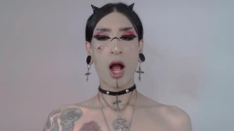 Snapshot of alienexxx chatting on September 23, 9:18 pm online show from September 23, 9:18 pm