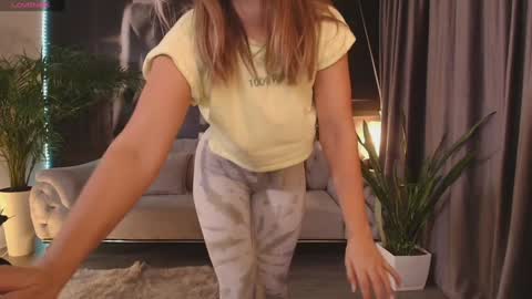 Snapshot of aliessia chatting on October 23, 6:50 pm Aliessia online show from October 23, 6:50 pm