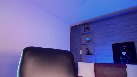 Snapshot of aliice_smithh chatting on December 13, 8:14 pm Alice online show from December 13, 8:14 pm