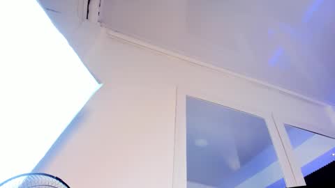 Snapshot of aliice_smithh chatting on December 15, 8:02 pm Alice online show from December 15, 8:02 pm